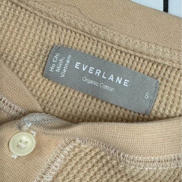 Everlane waffle knit long sleeve shirt with flaw size small - Picture 3 of 4